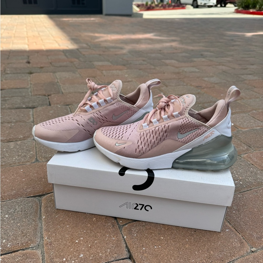 Nike 270s